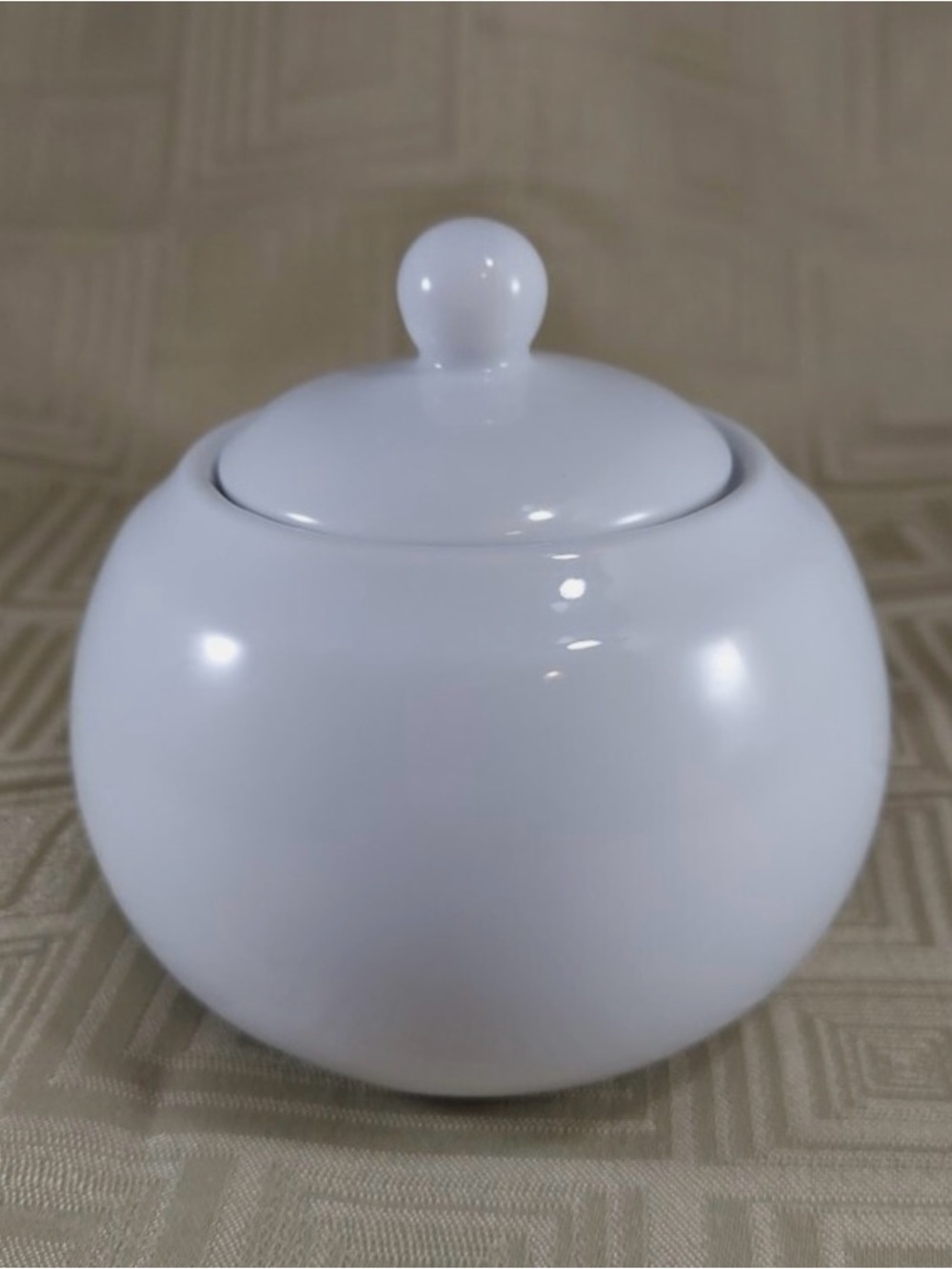 10 STRAWBERRY STREET ROUND FROST SOLID WHITE SUGAR BOWL W/LID MADE IN SRI LANKA
